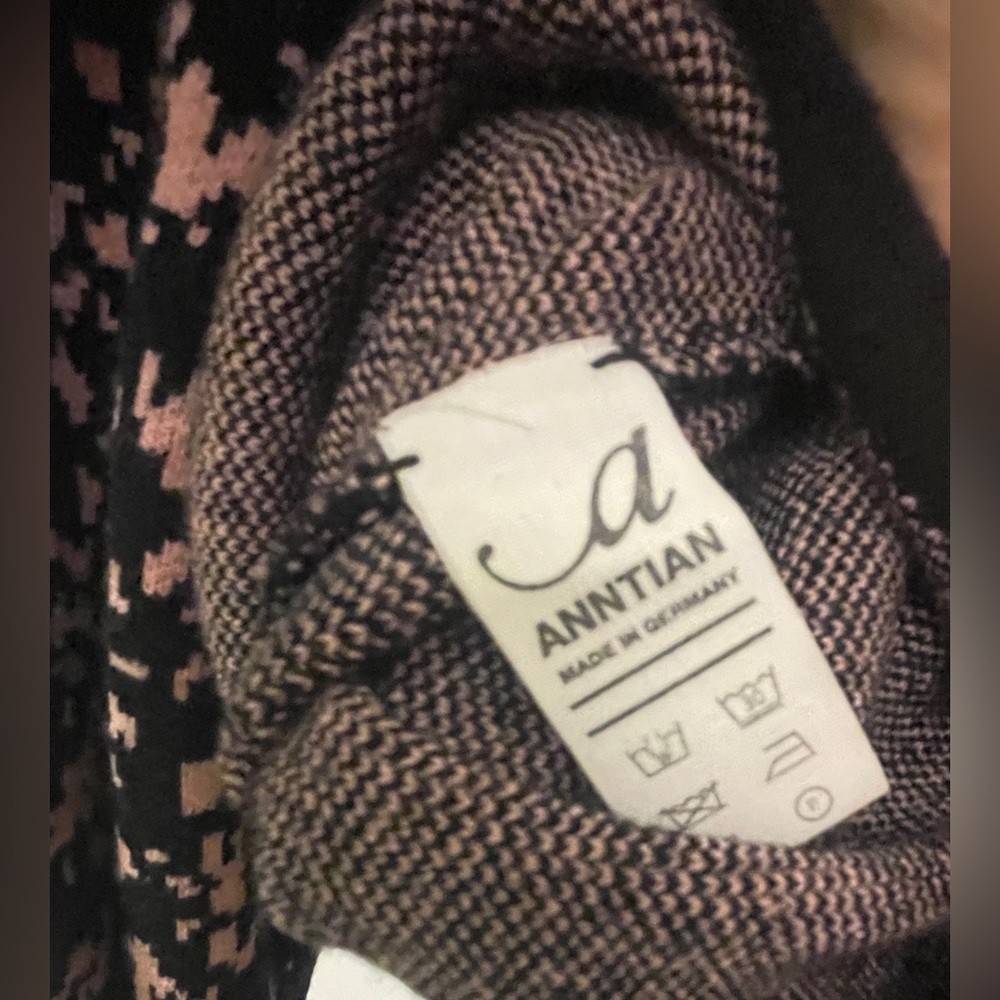 Anntian Sweater - Picture 3 of 4